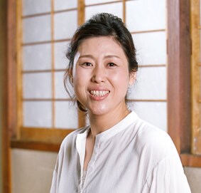 根岸 佐知子 さん