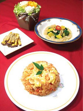 簡単オムライス・小松菜と夏みかん缶のジュレ・ドレッシングサラダ・さつまいもの黒糖炒め 簡単オムライス・小松菜と夏みかん缶のジュレ・ドレッシングサラダ・さつまいもの黒糖炒め